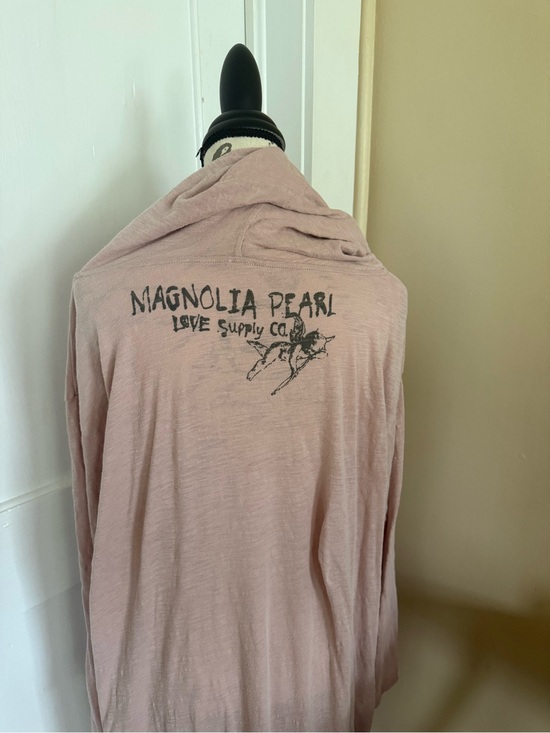 Magnolia Pearl Dresses & Skirts - Magnolia Pearl Dusty Pink Hooded Graphic Long-Sleeve Shirt